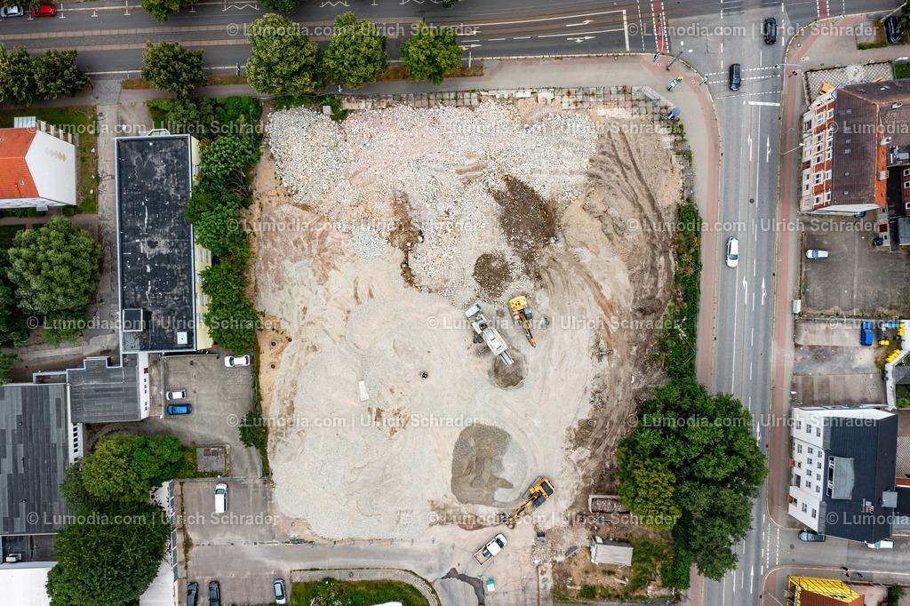 10049-52008 - Abriss Klubhaus Halberstadt | Stockfoto und Bilderpool mit Bildmaterial aus Deutschland, dem Harz, Halberstadt, Quedlinburg, Wernigerode und weltweit. Qualitativ hochwertige und professionelle Fotos anschauen und kaufen. - Realisiert mit Pictrs.com