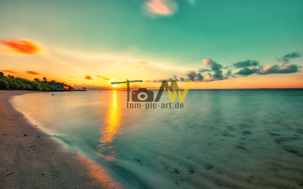 Sonnenuntergang auf den Malediven am Strand | Sonnenuntergang auf den Maldediven am Strand. In einer etwas anderen Abstimmung
Eine Aufnahme aus dem akutellen Kalender "Feuriger Himmel". Erhältlich bei Amazon, Thalia und co - Realisiert mit Pictrs.com