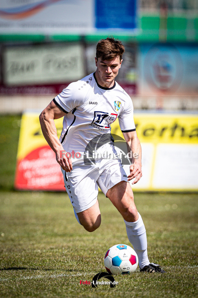 SG Hungerbach vs SV Eurasburg-Beuerberg | Meisterrunde Kreisklasse Gruppe C, SG Hungerbach vs SV Eurasburg-Beuerberg, 20240427,
Duell zwischen David NOCKER (SVEB 11) und Matthias LISTLE (SGH 3),
2024-04-27 in Oberhasuen (Sportplatz Oberhasuen)
11 David NOCKER (SVEB 11), 3 Matthias LISTLE (SGH 3)
Copyright: WolfgangxLindner www.foto-lindner.de