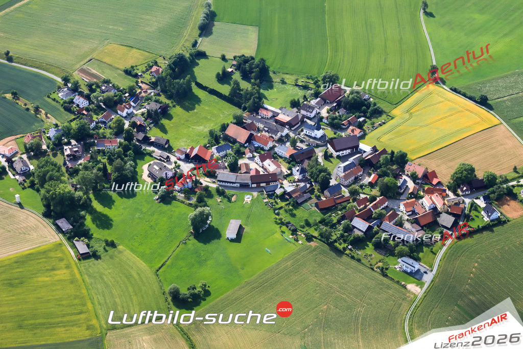 Die Luftaufnahme Geutenreuth - Weismain wurde vom UL-Flugzeug (keine Drohne) aus fotografiert.Hohe Druck- Auflösung-die Geschenkidee!