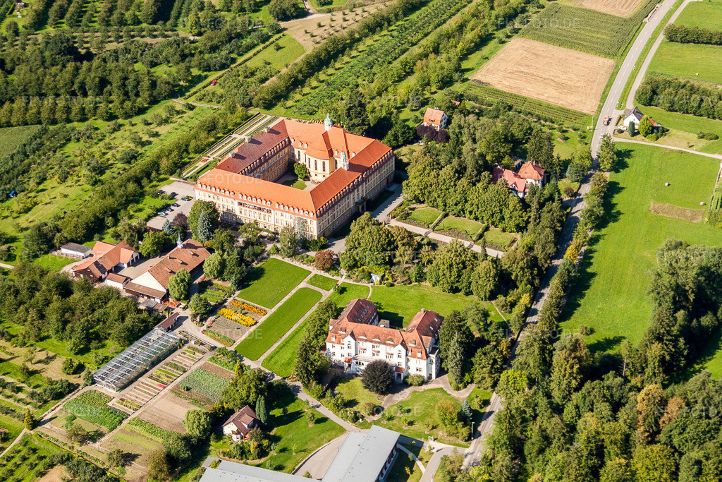 Luftbild: Gebäudekomplex des Klosters Kloster der Franziskanerinnen Erlenbad e.V im Ortsteil Obersasbach in Sasbach im Bundesland Baden-Württemberg in Deutschland. Foto: IMG_31477.jpg vom 09.08.2010 durch Werner Riehm/FLY-FOTO.de