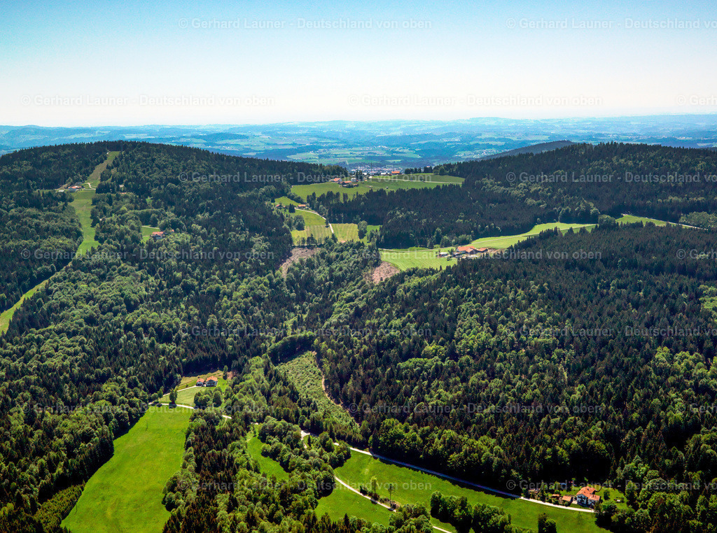2724180 | OBERFRAUENWALD, Bayerischer Wald 19.05.2007 Forstgebiete in einem Waldgebiet  in Oberfrauenwald im Bundesland Bayern, Deutschland // Forest areas in  in Oberfrauenwald in the state Bavaria, Germany Foto: Gerhard Launer