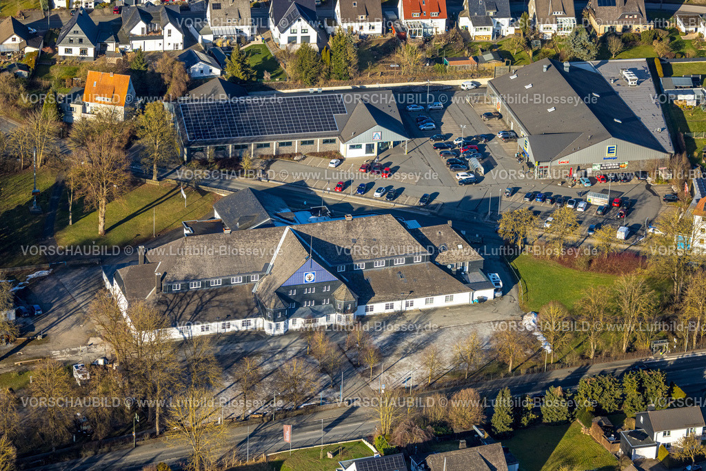 Brilon260104558 | Luftbild, Schützenhalle St. Hubertus Schützenbruderschaft und Einkaufsplatz mit Aldi Supermarkt und Edeka Boxberger Supermarkt, Brilon, Sauerland, Nordrhein-Westfalen, Deutschland