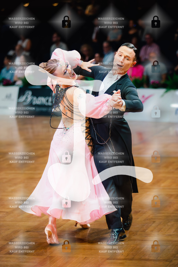 GOC 2025 - WDSF Open Standard Senior I 14th (53) Kristof Zsolt _ Daniela Paul (TC Der Frankfurter Kreis)-2025-08-21-9893 | Webshop for digital downloads and prints of dance sport, event & show photographer Julian Link - Realisiert mit Pictrs.com