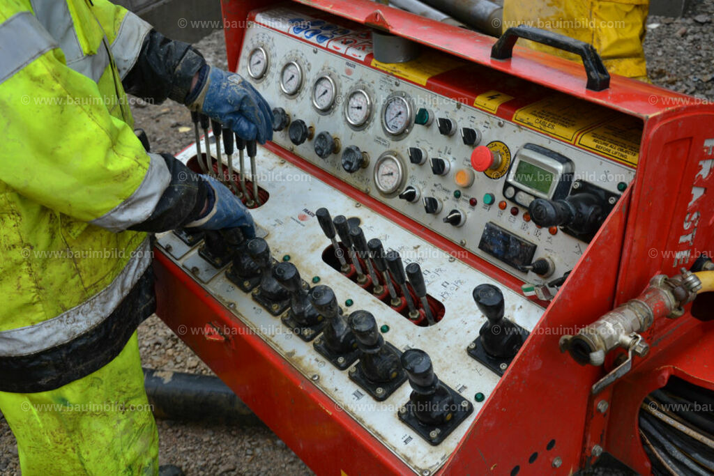 bib-lg16-heizung-0031 | Nach LV-Leistungsgruppen sortierte Detailfotos über den Bau eines Hauses. Alle Hausbau-Bilder direkt vom Urheber und Autor der Website Haus-Selber-Bauen.com