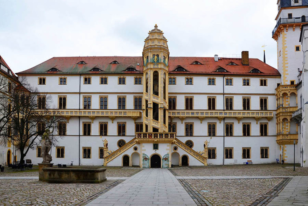 Torgau - Schloss Hartenfels | Entdecke über 20 Kategorien Leipzig-Motive: Foto-Downloads, hochwertige Poster, Leinwand- & Fine-Art-Prints. Jetzt Lieblingsfoto im Bildlexikon Leipzig Shop bestellen!