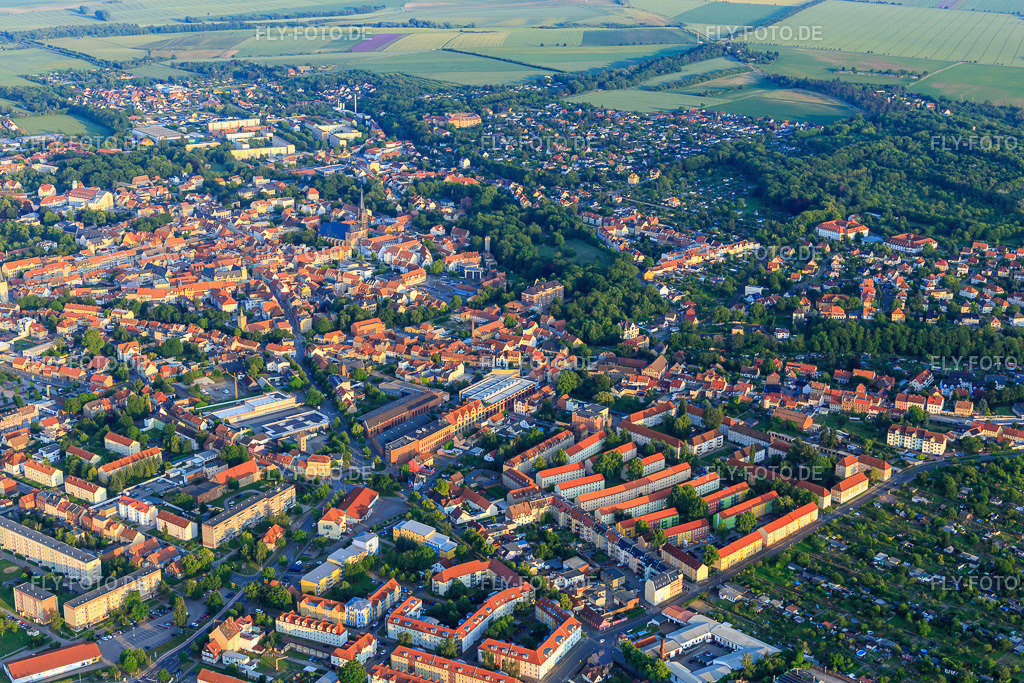 Hohe Straße von Nordwesten | Luftbild: Hohe Straße von Nordwesten in Aschersleben im Bundesland Sachsen-Anhalt in Deutschland. Foto: IMG_148025.jpg vom 11.06.2025 durch ©2025 Werner Riehm fly-foto.de/copyright - Realisiert mit Pictrs.com