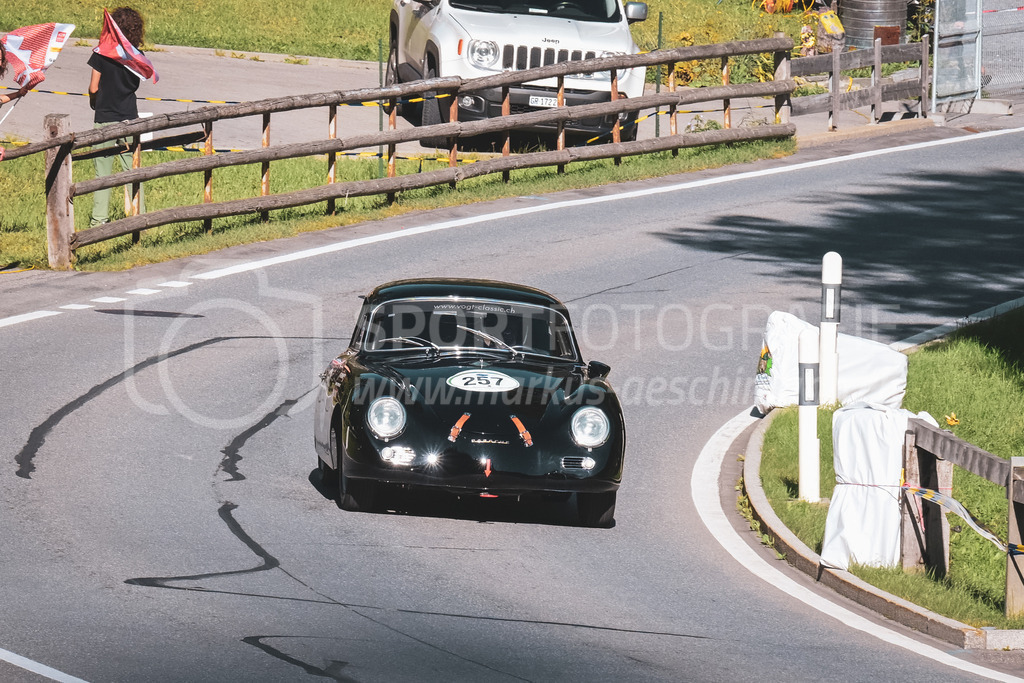 21. Arosa ClassicCar 2025 - 6. =September= 2025 | Karl Heinz Meyer aus Neerach (SUI) in einem Porsche 356 aus dem Jahre 1956 mit Startnummer 257 am Arosa ClassicCar 2025 in der Kategorie Classic Trophy..@arosaclassiccar, @arosa.official, #arosaclassiccar, #arosa, #76curves, #classiccarBild: Sportfotografie Markus Aeschimann | www.markus-aeschimann.ch - Realisiert mit Pictrs.com