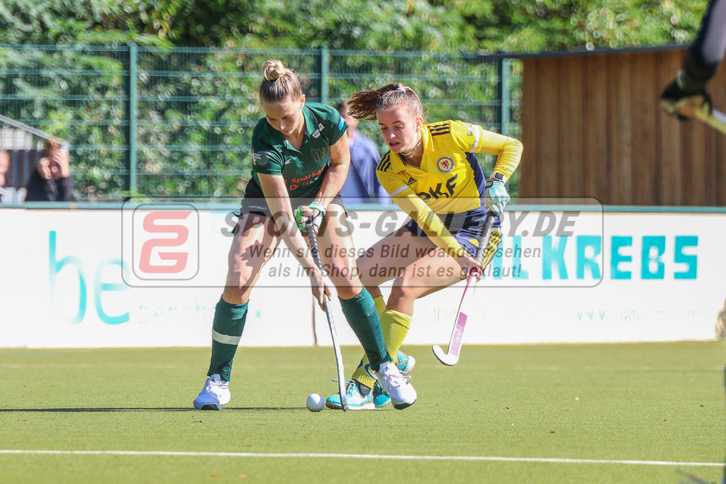Raffelberg-Braunschweig-30 | Anneke Maertens (Club Raffelberg #15), Club Raffelberg - Eintracht Braunschweig am 17.9.2022 in der Hockeyanlage Club Raffelberg, Duisburg