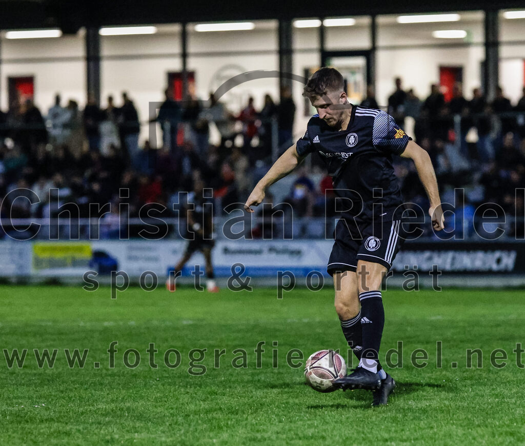 2024-04-05_084_FC_Schwaig_gegen_SV_Pullach | Oberding, Deutschland, 05.04.2024:
Fußball, Landesliga Südost 2023 / 2024, 28. Spieltag, FC Schwaig gegen SV Pullach, Endergebnis: 2:0

Gilbert Diep (SV Pullach, #10)

Foto: Christian Riedel / fotografie-riedel.net