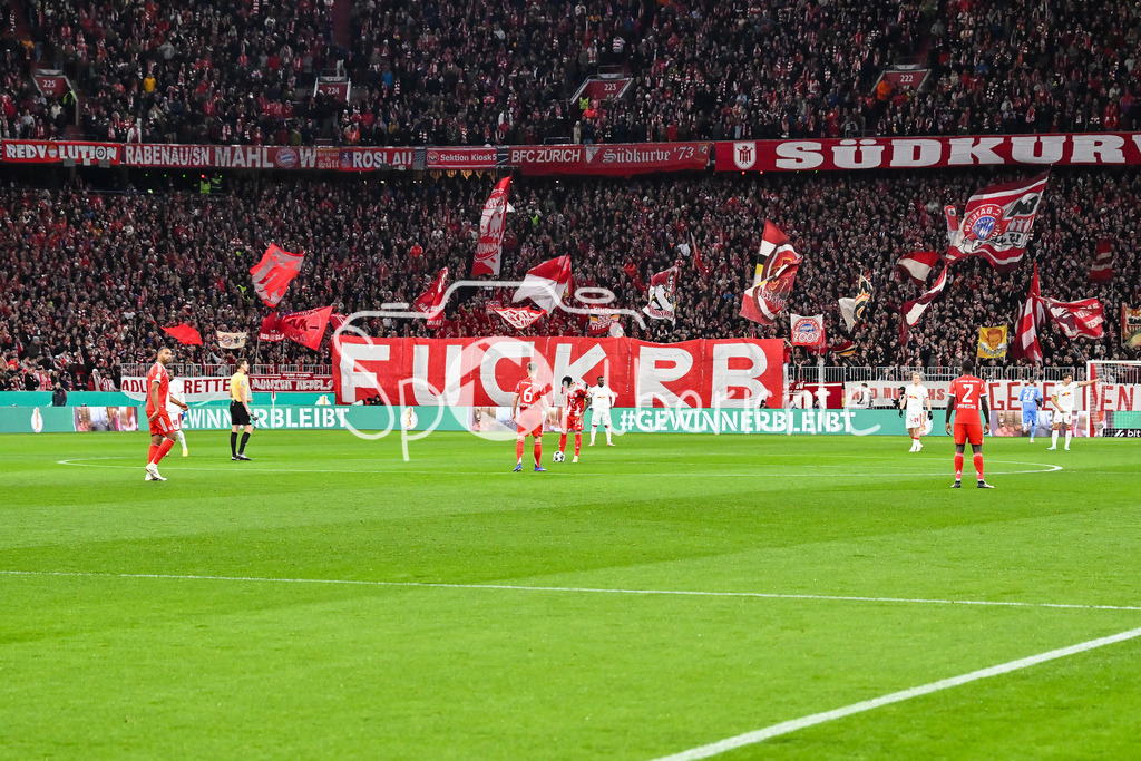 FC Bayern München - RB Leipzig | MUNICH, GERMANY - 11. FEBRUARY: MRP, FCUK RB vor dem Spiel zwischen dem FC Bayern München und RB Leipzig beim Viertelfinale des DFB-Pokales in der Allianz Arena