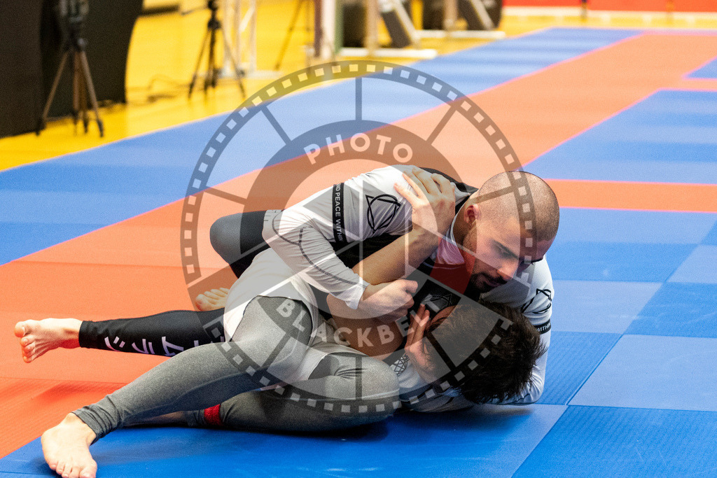 20231118PBB14026 | Fighters compete during the AJP Tour 600 Frankfurt Championship in Frankfurt/Main, Germany, on November 18, 2023.