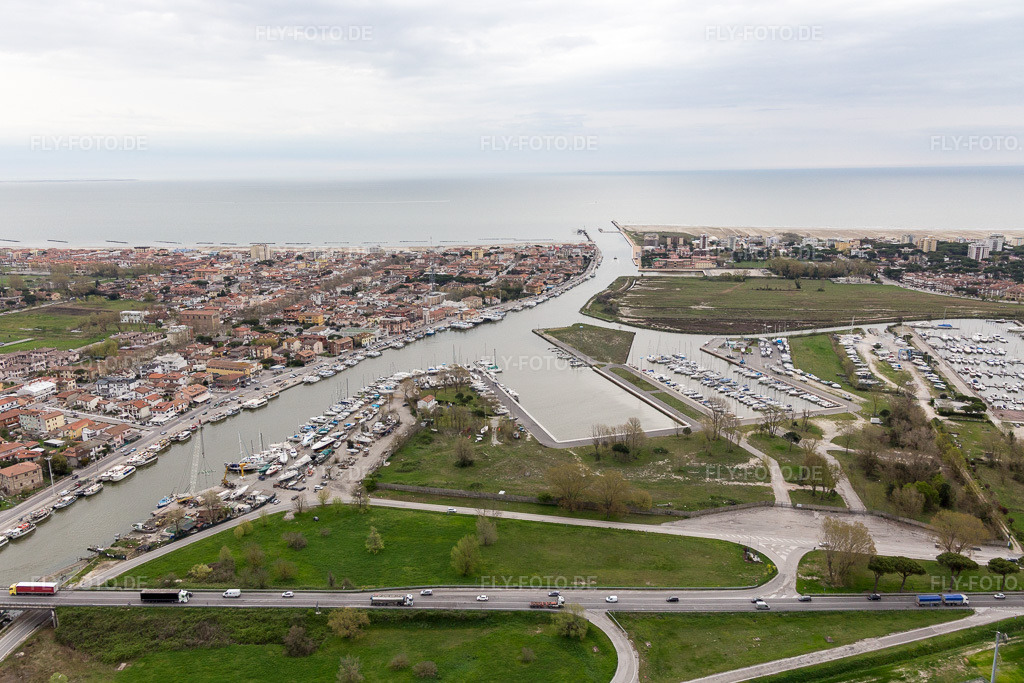 Luftbild: Ortsansicht in Porto Garibaldi im Bundesland Emilia-Romagna in Italien. Foto: IMG_105918.jpg vom 10.04.2018 durch Werner Riehm/FLY-FOTO.de