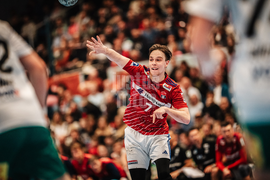 Handball | Männer | Saison 2024/2025 | DAIKIN Handball-Bundesliga | 8. Spieltag || Handball Sport Verein Hamburg vs. TSV Hannover-Burgdorf | 24.10.2024 | Leif Tissier (#7, Handball Sport Verein Hamburg) spielt einen Pass