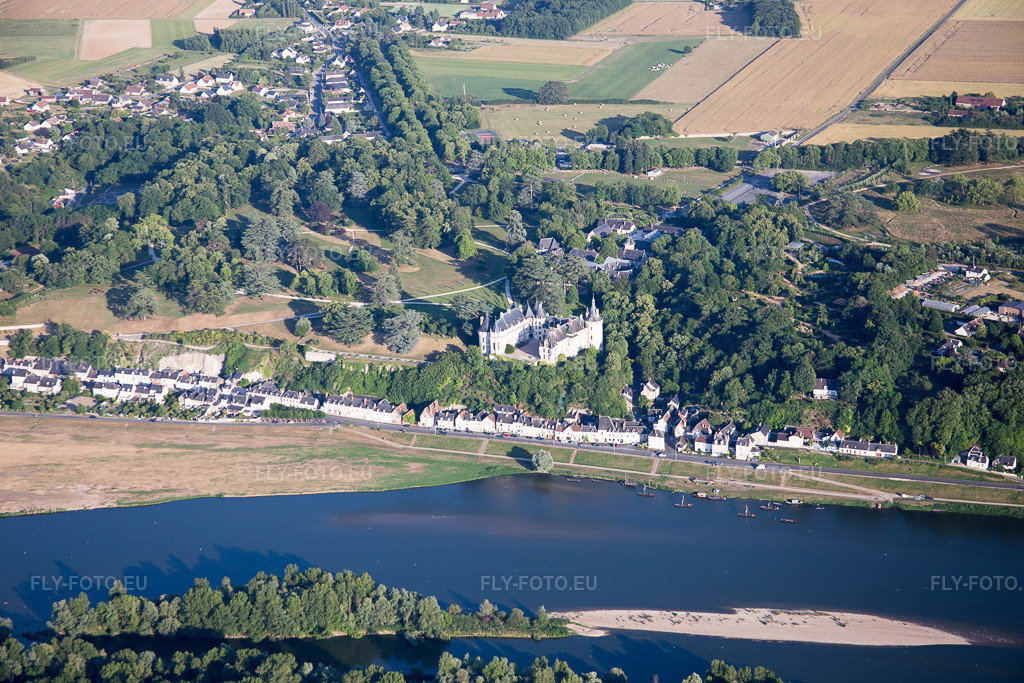 Vue aérienne: Vue de la ville à Chaumont-sur-Loire dans le département Loir et Cher, France.Photo: IMG_081213.jpg prise le 19/06/2015 par Werner Riehm/FLY-FOTO.euRésolution de l'original: 5472 x 3648 px