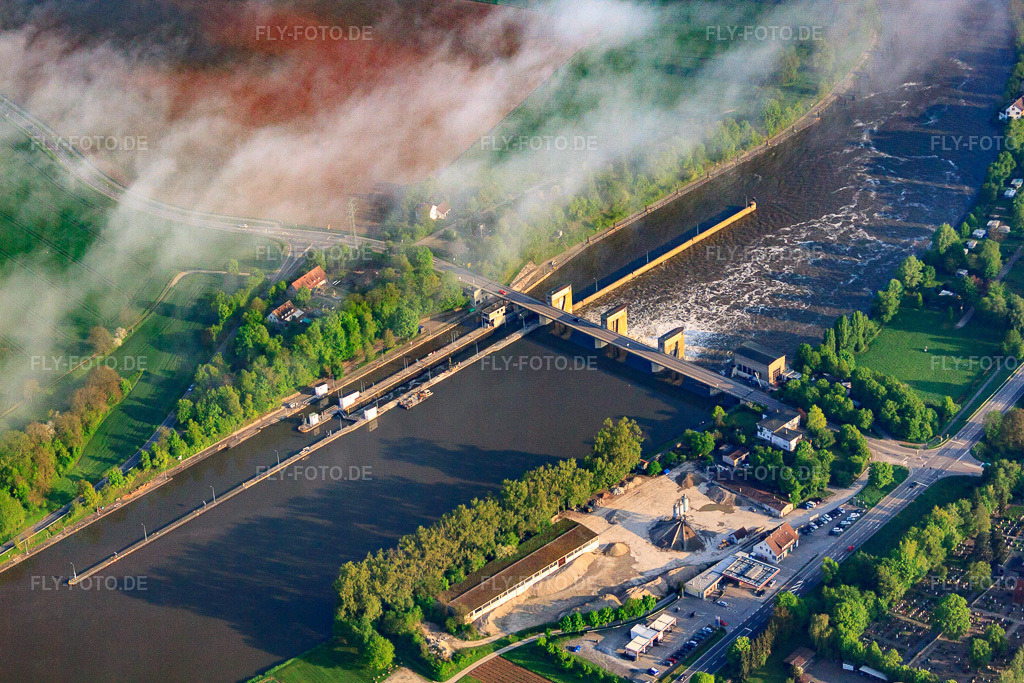 Luftbild: Neckar-Staustufe und Schleuse Gundelsheim in Gundelsheim im Bundesland Baden-Württemberg in Deutschland. Foto: IMG_56989.jpg vom 08.05.2013 durch Werner Riehm/FLY-FOTO.de
