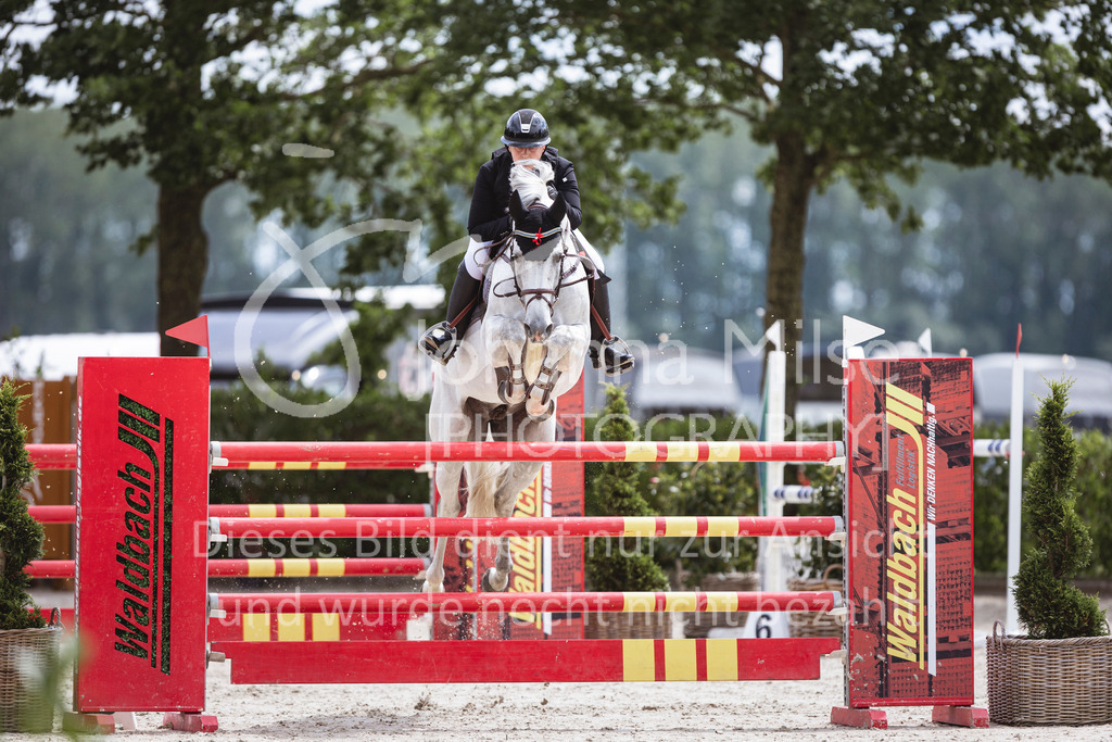 240616_Lemwerder_M2-Springen-513 | Deine schönsten Turniermomente als professionelle Fotos! Entdecke hochwertige Pferdesport-Fotografie im Online-Shop. Jetzt Fotos finden & bestellen!