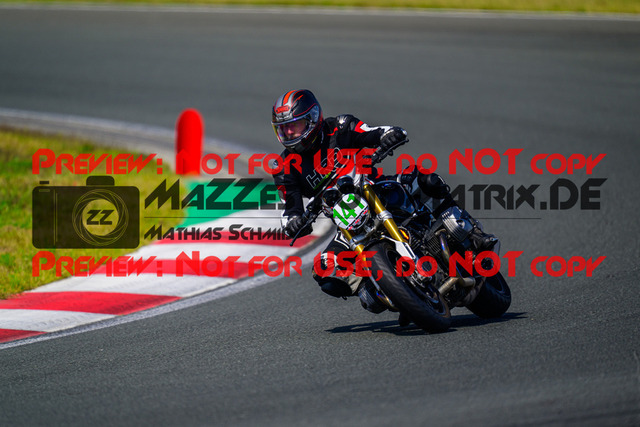 MaZZes_FotoMatrix_240725_6007705_7044 | GRUEN