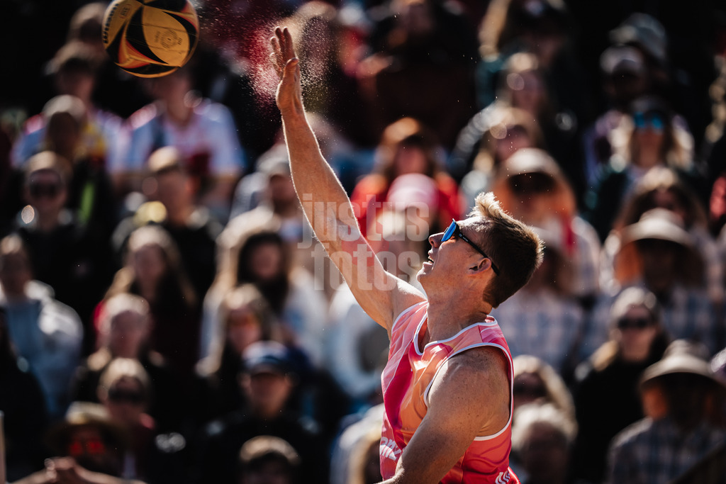 Beachvolleyball | Männer | Allianz German Beach Tour 2025 | Tourstop Berlin | 23.08.2025 | Jonas Reinhardt beim Angriff