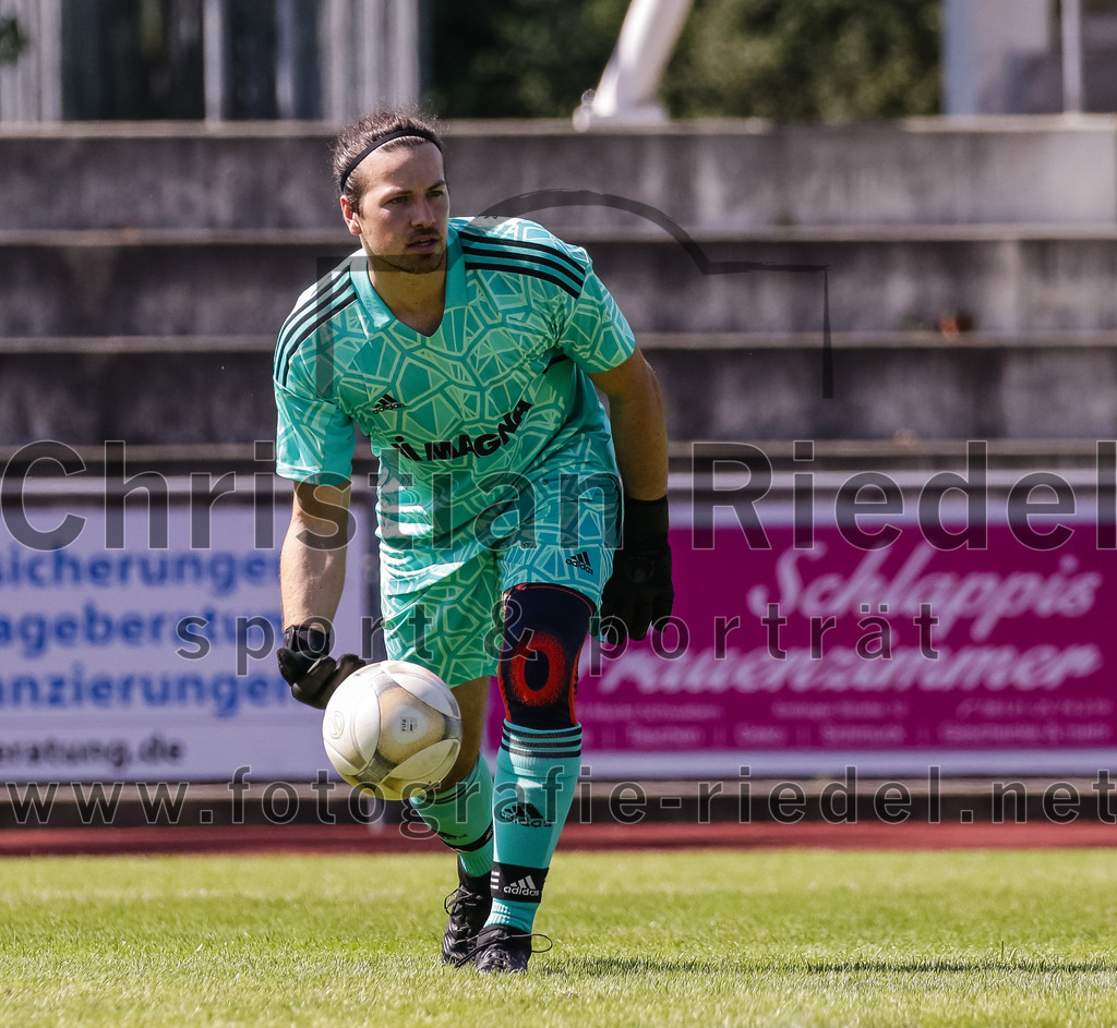 2023-09-02_008_SG_Markt_Schwaben_gegen_TSV_Hohenbrunn | Markt Schwaben, Deutschland, 02.09.2023:
Fußball, Kreisklasse 2023 / 2024, 3. Spieltag, (SG) Markt Schwaben gegen TSV Hohenbrunn, Endergebnis: 2:0

Torwart David Silbersack (SG Markt Schwaben, #1)

Foto: Christian Riedel / fotografie-riedel.net