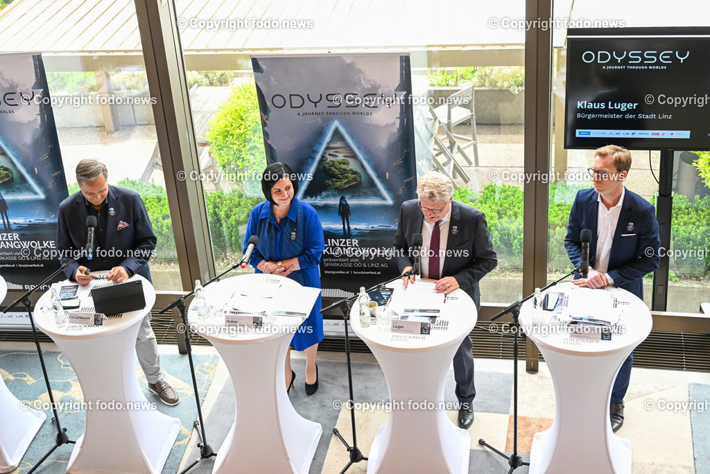 Pressekonferenz Brucknerhaus Linz - KLangwolke 2023_ Odyssey_ 16.05.2023-9 | 16.05.2023, Bruckner Linz, AUT, Pressekonferenz Brucknerhaus Linz - KLangwolke 2023, Odyssey, im Bild Dietmar Kerschbaum (Kuenstlerischer Vorstandsdirektor LIVA, Brucknerhaus-Intendant), Stefanie Christina Huber (Vorstandsvorsitzende Sparkasse Oberoesterreich), Klaus Luger (SP, Bgm. der Stadt Linz), Stefan Hartl (ORF OOE Chefredakteur)