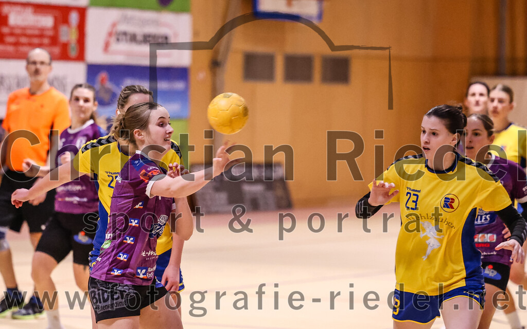 2025-02-15_127_SpVgg_Altenerding_gegen_MTV_Pfaffenhofen | Erding, Deutschland, 15.02.2025:Handball, Bezirksoberliga Frauen Altbayern 2024 / 2024, 14. Spieltag, SpVgg Altenerding gegen MTV Pfaffenhofen, Endergebnis: 27:23Marlene Mittermeier (SpVgg Altenerding, #6), Dzanita Mulalic (MTV Pfaffenhofen, #23)Foto: Christian Riedel / fotografie-riedel.net