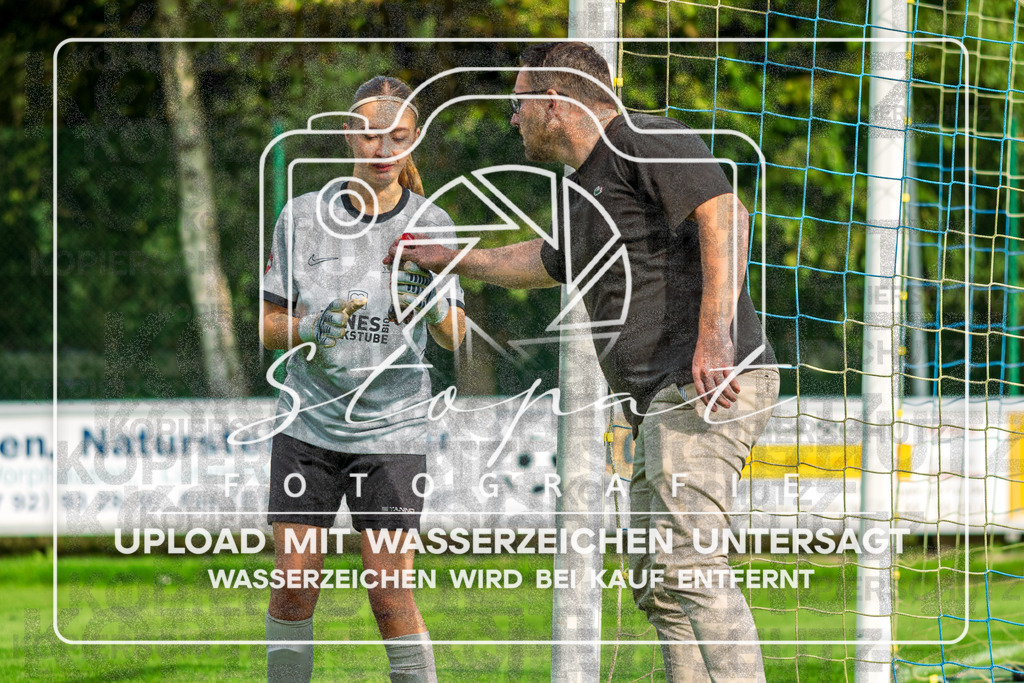 Kreisliga Frauen OHZ/VER - TSV St. Neu Jürgen vs. SG Fulde | Tabea Marie Nave (TSV Neu St. Jürgen #1); Kreisliga Frauen OHZ/VER - TSV St. Neu Jürgen vs. SG Fulde am 12.09.26 in Sportplatz Eiche, Worpswede - Realisiert mit Pictrs.com
