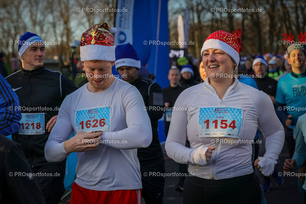 6. Bonner Nikolauslauf; Bonn, 14.12.2025 | Impressionen vom 6. Bonner Nikolauslauf am 14.12.2025 in Bonn (Nordrhein-Westfalen). 