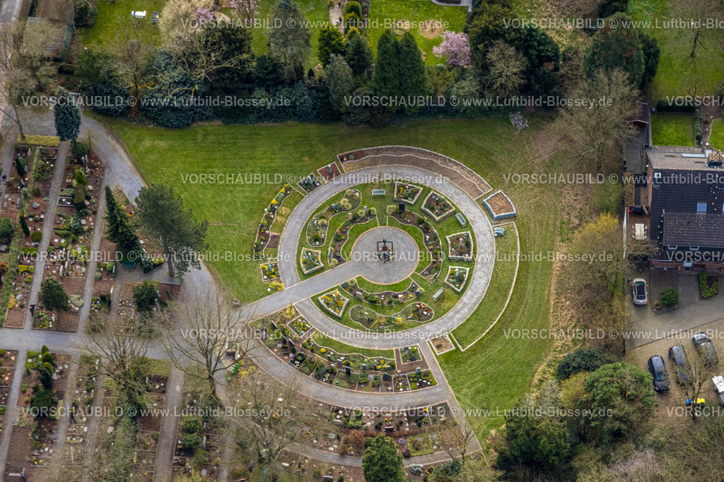 Duisburg240302531 | Luftbild, Friedhof an St. Hubertus, Urnengräber im Kreis angeordnet, Rahm, Duisburg, Ruhrgebiet, Nordrhein-Westfalen, Deutschland, Duisburg-S