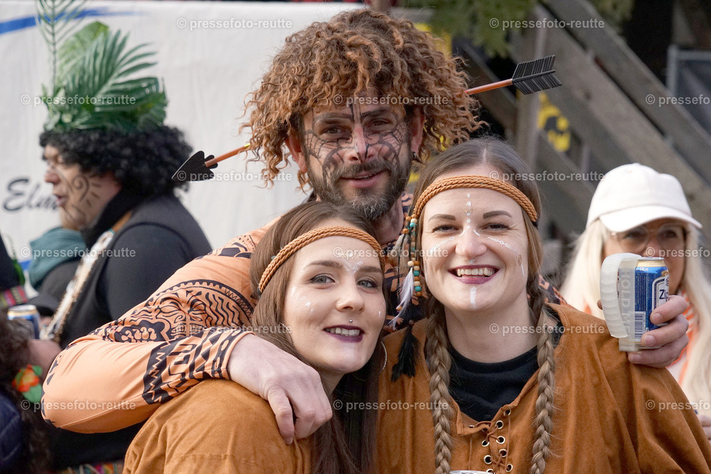 08-news-2023-Feb11-Fasching-Weissenbach-DSC02087 | Info aus dem Bezirk Reutte/Ausserfern Tirol sowie eine umfangreiche Bilddatenbank über die gesamte Region: Lechtal, Talkessel Reutte, Tannheimertal, Zwischentoren. Lech, Plansee, Zugspitze, Grenztunnel, B179, Fernpassstraße, Verkehr, Lawinen, Tradition, - Realisiert mit Pictrs.com