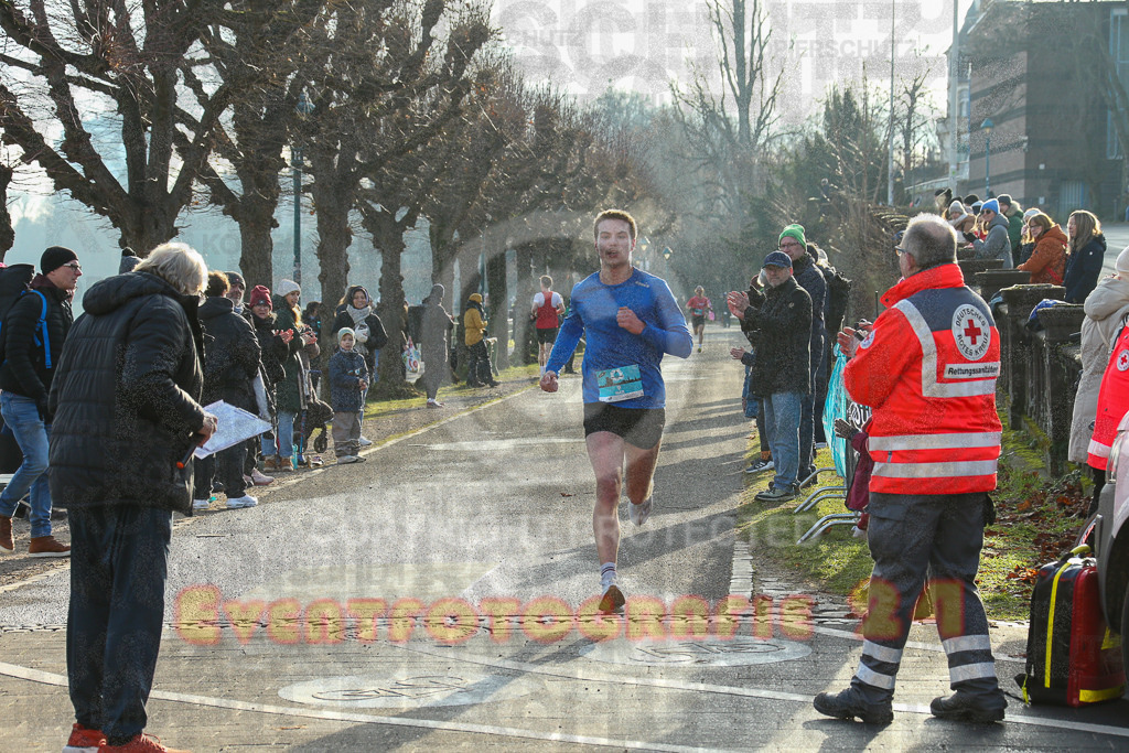 241231_1145_EX1_2468 | Sportfotografie im Rhein-Sieg Kreis, Köln, Bonn, NRW, Rheinland Pfalz, Hessen, etc. Unser Tätigkeitsfeld umfasst den Laufsport vom Volkslauf über den Marathon, Duathlon, Triathon bis zum Ultralauf wie Kölnpfad Ultra oder Schindertrail.