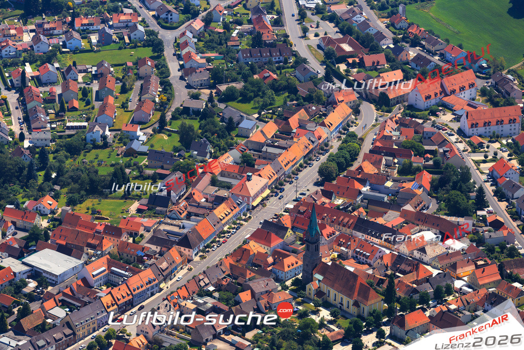 Die Luftaufnahme der Stadt Erbendorf wurde vom UL-Flugzeug heraus erstellt ( keine Drohne )- hohe Auflösung für beste Qualität