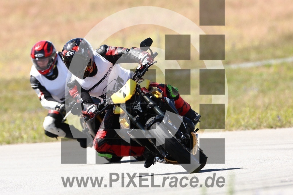 0007-20240706_00942 | Schöne Erinnerungen an spannende Momente - das festzuhalten ist unser Job. PIXELrace.de ist seit 2003 auf den Rennstrecken Europas unterwegs um die Action draußen beim Fahren und die wunderbare Stimmung imm Fahrerlager für euch einzufangen.