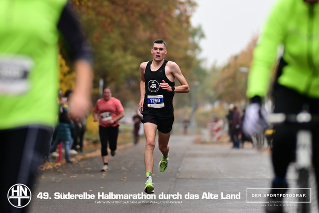 Süderelbe Halbmarathon 2025 I 09.11.2025 I Fotograf_DerSportfotograf.I 00602 | Der Sportfotograf. - Realisiert mit Pictrs.com
