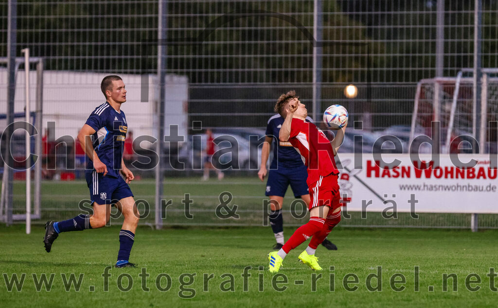 2023-08-22_050_FC_Finsing_gegen_SC_Moosen-Vils | Finsing, Deutschland, 22.08.2023:
Fußball, Kreisliga 2023 / 2024, 5. Spieltag, FC Finsing gegen SC Moosen/Vils, Endergebnis: 5:0

Thomas Forsthuber (SC Moosen/Vils, #10), Florian Hölzl (FC Finsing, #10)

Foto: Christian Riedel / fotografie-riedel.net