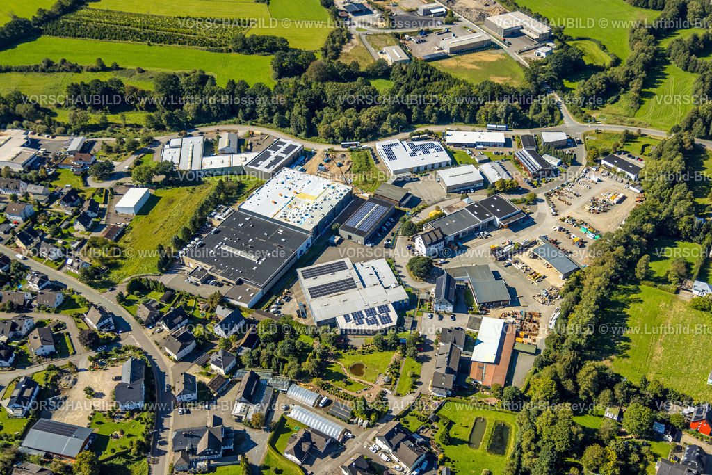 Kirchhundem230910354Kirchhundem | Luftbild, Gewerbegebiet Herrntrop Würdinghausen, Hensel Kunststofftechnik Baustelle mit Anbau, Kirchhundem, Sauerland, Nordrhein-Westfalen, Deutschland
