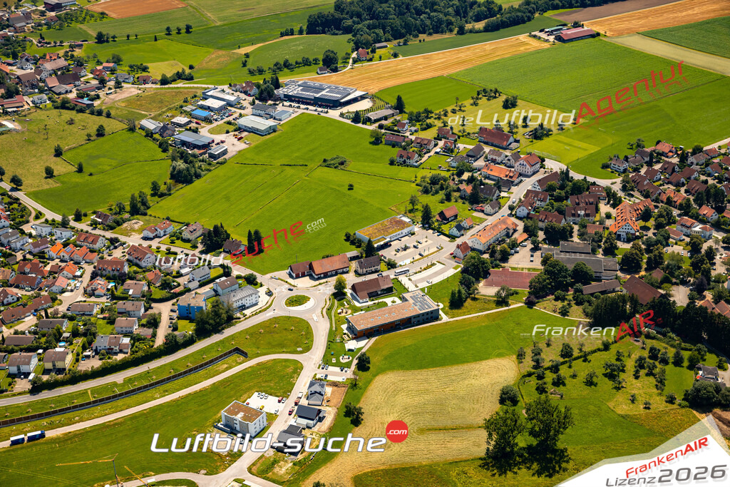 Das Luftbild zeigt : Siegenwieden Bergatreute - Die Luftaufnahme wurde 2024 vom UL-Flugzeug aus erstellt ( keine Drohne ) - Hochauflösende Luftaufnahme - Für grossformatige Ausdrucke geeignet. Die Geschenkidee !Mit Lizenz und Bildrechte bestellbar