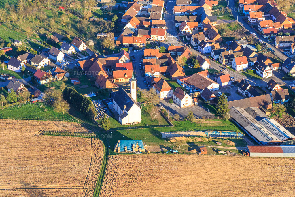 Aerial view: Church in Rittershoffen in the state Bas-Rhin, France.Photo: IMG_097815.jpg taken on 03/27/2017 by Werner Riehm/FLY-FOTO.comResolution of the original: 5078 x 3385 px