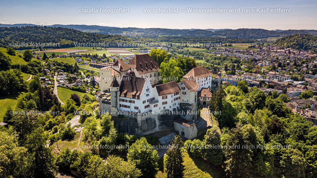 61_Schloss_Lenzburg | 06.05.2020; Inland; Lenzburg; Drohnenbilder - Luftbilder;
Schloss Lenzburg - mittelalterliche Burganlage mit Hof, Barockgarten und das im 14. Jahrhundert erbaute Ritterhaus
(Claudia Minder/claudia-fotografiert)