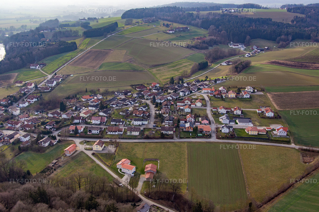 Luftbild: Ortsansicht im Ortsteil Hirschbach in Bad Birnbach im Bundesland Bayern in Deutschland. Foto: IMG_085604.jpg vom 31.12.2015 durch Werner Riehm/FLY-FOTO.de