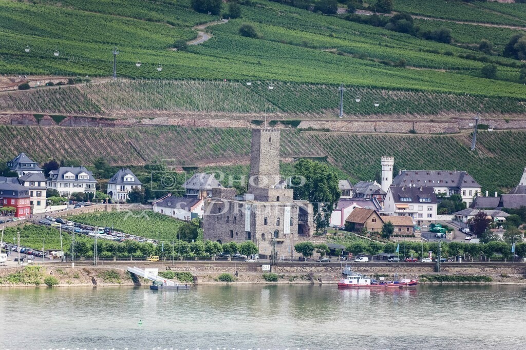 Rüdesheim-Broemserburg-8084 | Rüdesheim ud die Brömserburg, fotografiert von der linken Rheinseite. - Realisiert mit Pictrs.com
