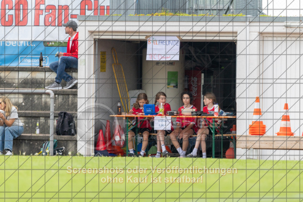 20260509_141007_0138 | #,1.FC Donzdorf (schwarz) vs. VfL Sindelfingen Ladies (weiß), Fußball, EnBW-Oberliga B -Juniorinnen, 22. Spieltag, Saison 2025/2026, Rasenplatz Lautertal Stadion, Süßener Straße 16, 73072 Donzdorf, 09.05.2026 - 14:00 Uhr,Foto: PhotoPeet / Sport- &amp; Eventfotografie / Peter Harich