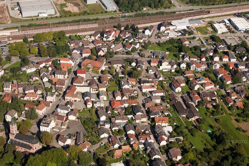 Luftbild: Oos, Ooser Hauptstr im Ortsteil Oos in Baden-Baden im Bundesland Baden-Württemberg in Deutschland. Foto: IMG_31872.jpg vom 20.08.2010 durch Werner Riehm/FLY-FOTO.de