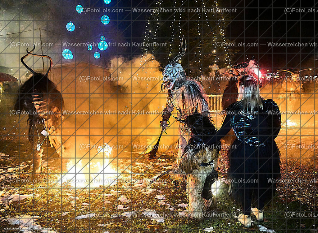 ALP5198_WIESELBURGER ADVENT_Perchtenlauf | (C)FotoLois.com, Alois Spandl, WIESELBURGER ADVENT, Perchtenlauf, So 10. Dez. 2023.