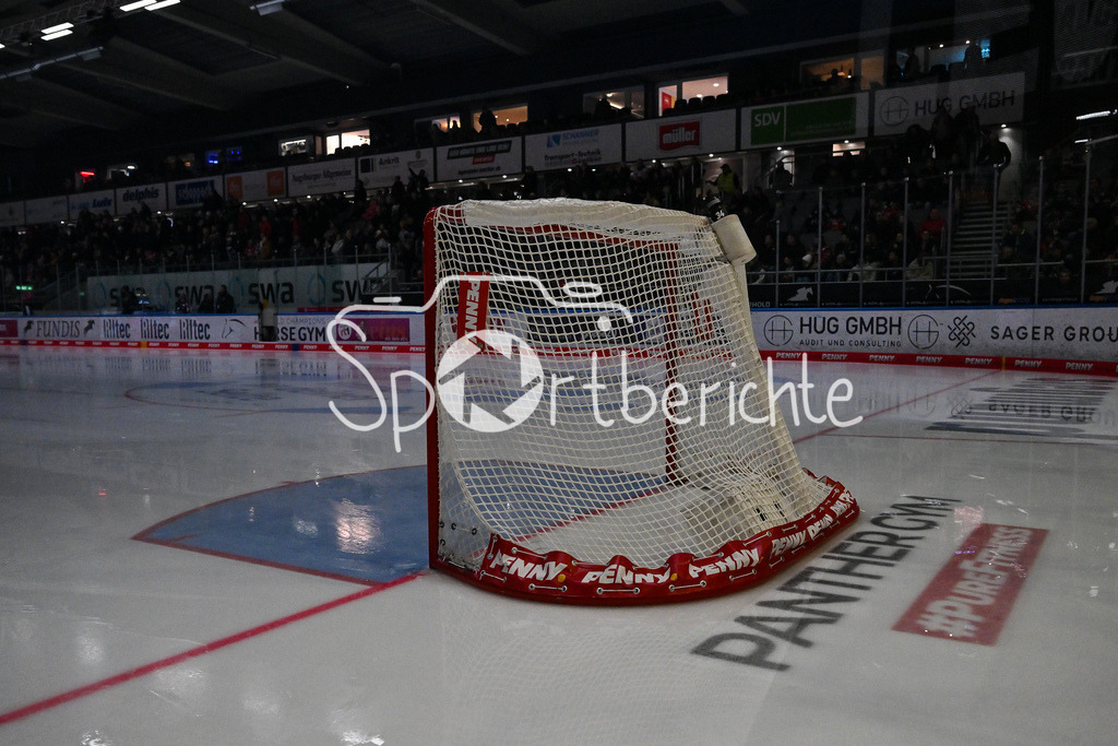 Augsburger Panther - Nürnberg Ice Tigers | AUGSBURG, GERMANY - 23. DECEMBER: im Bild ein PENNY DEL Tor / Symbolbild / Eishockeytor vor dem Match zwischen den Augsburger Panthern und den Nürnberg Ice Tigers am 31. Spieltag der Penny DEL im Curt Frenzel Stadion