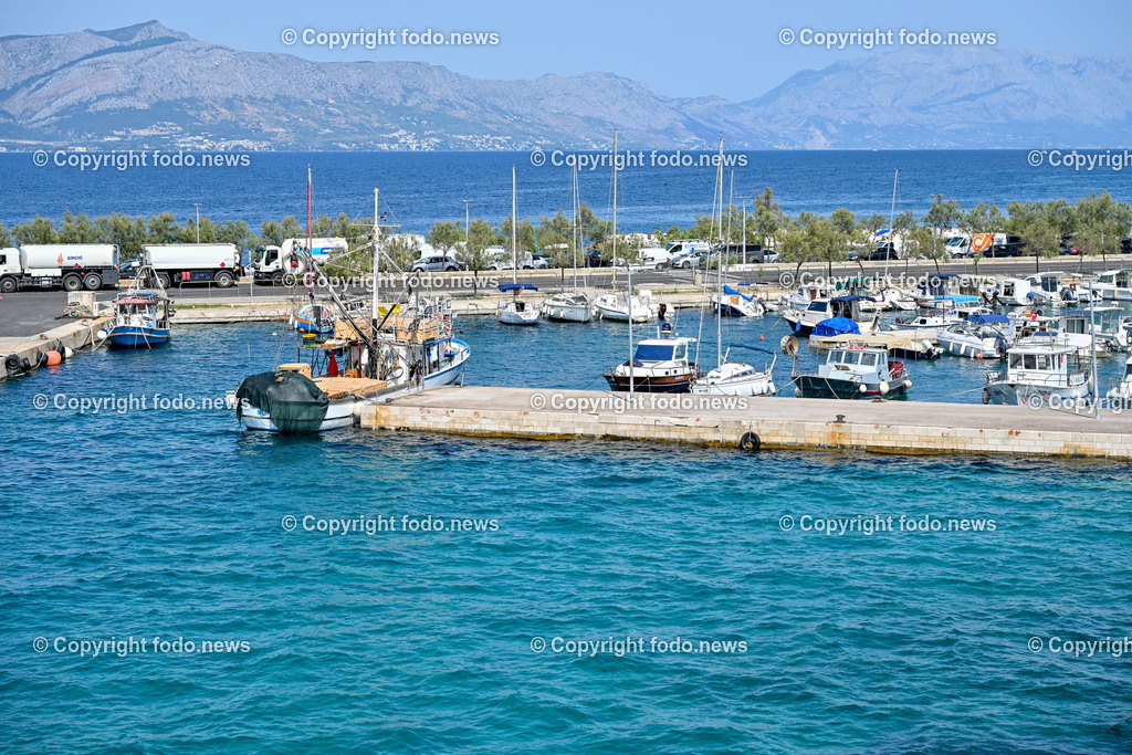 Kroatien_ Brac_ Insel in Dalmatien_ Milna_ 29.07.2025-7 | 29.07.2025, Kroatien, HRV, Brac, Insel in Dalmatien, Supetar, im Bild Themenbild, Supetar, Stadt in der Gespanschaft Split-Dalmatien auf der Insel Brac, Hafen, Hafeneinfahrt, Boote, Feature, Symbolbild