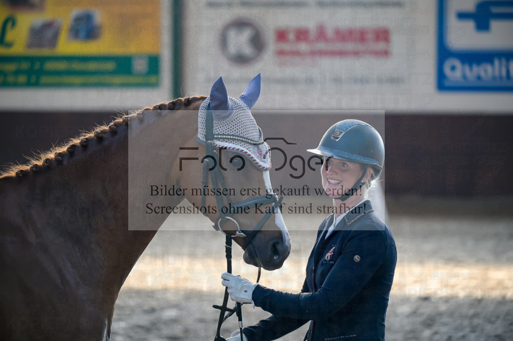 Reitturnier Voxtrup | Entdecke hochwertige Reitturnierfotos von Foto Oger. Professionell, emotional und authentisch – jetzt Lieblingsmomente im Shop bestellen.Deutschlandweite Turnierfotografie. - Realisiert mit Pictrs.com