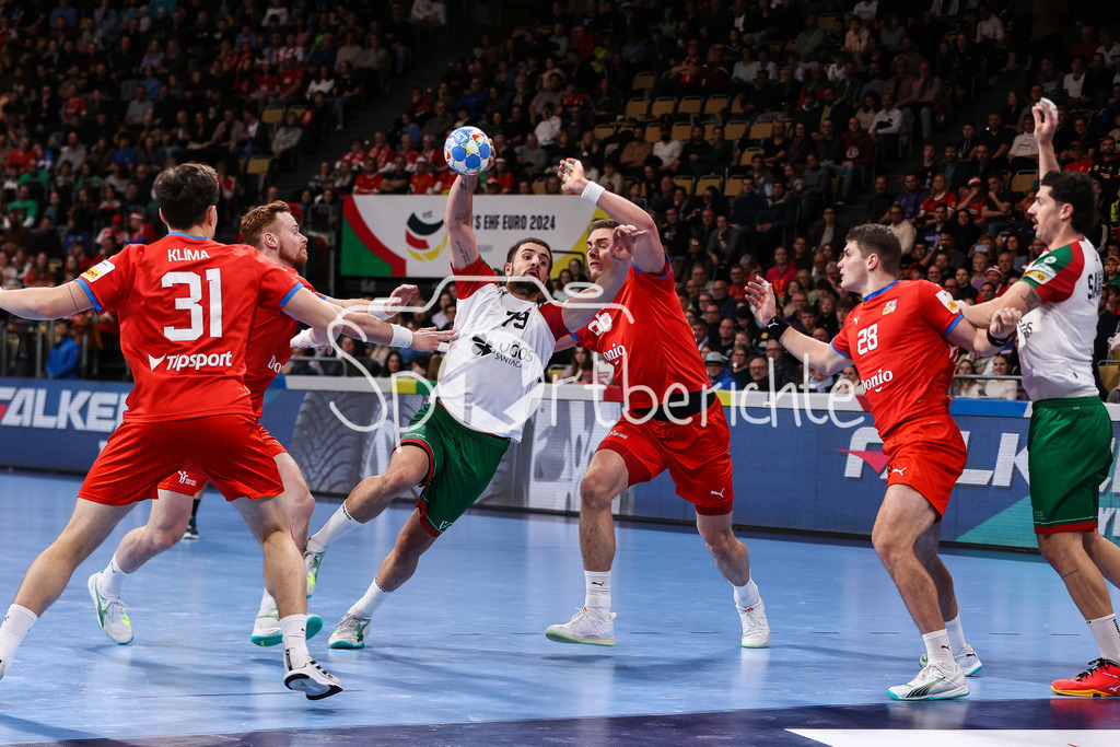 Tschechien - Portugal | Martim COSTA (POR #79) im Duell mit Stepan ZEMAN (CZE #66) / Zweikampf