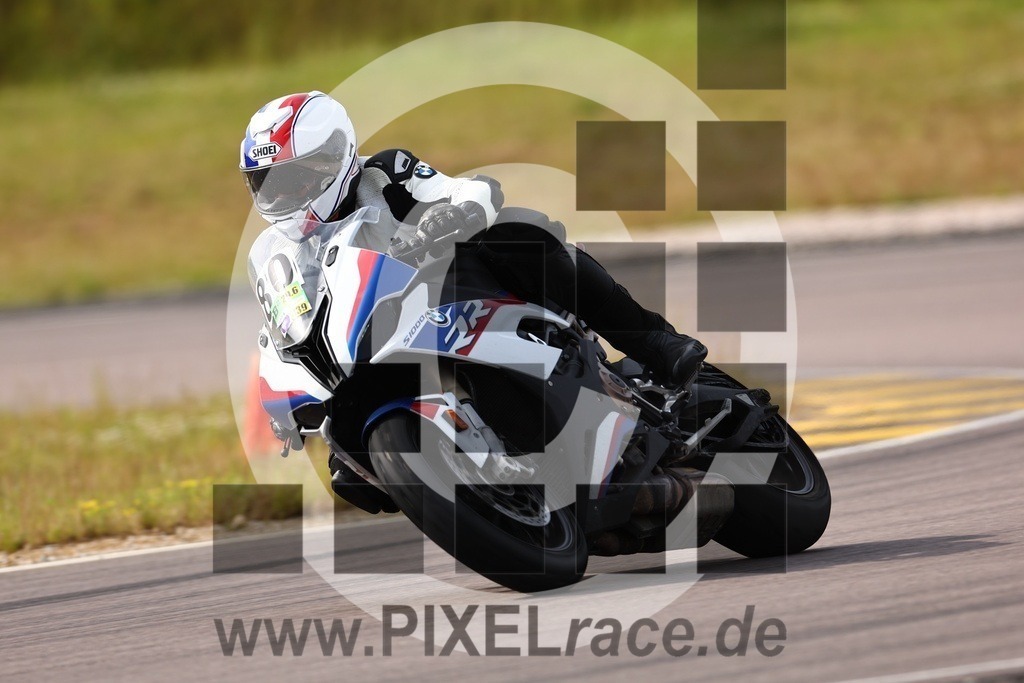 0080-20240629_00364 | Schöne Erinnerungen an spannende Momente - das festzuhalten ist unser Job. PIXELrace.de ist seit 2003 auf den Rennstrecken Europas unterwegs um die Action draußen beim Fahren und die wunderbare Stimmung imm Fahrerlager für euch einzufangen.