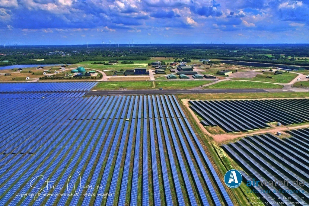 Solarpark Eggebek | Luftbild, Solarpark Eggebek, Photovoltaik-Freiflächenanlage, ehem. Fliegerhort Eggebek, GPC Gewerbepark Carstensen GmbH, Schleswig-Holstein